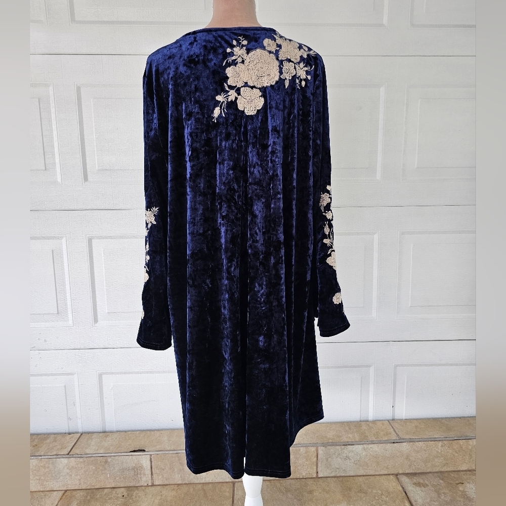 Andrée by Uni 2X Navy Velvet Floral Embroidered Bell Sleeve Boho Party Dress - Picture 5 of 11